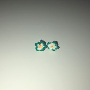 Hawaiian flower earrings in green